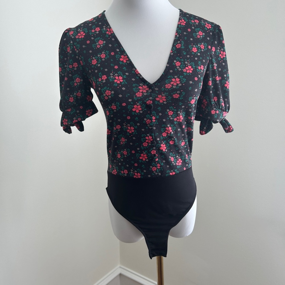 TOPSHOP V-NECK BODYSUIT